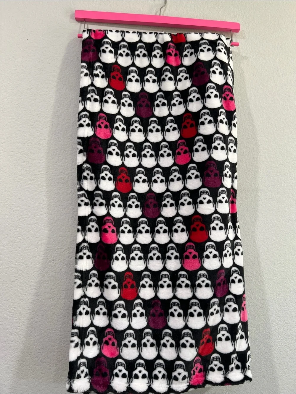 Betsey Johnson Black White Pink Red Purple Skull Fleece Throw